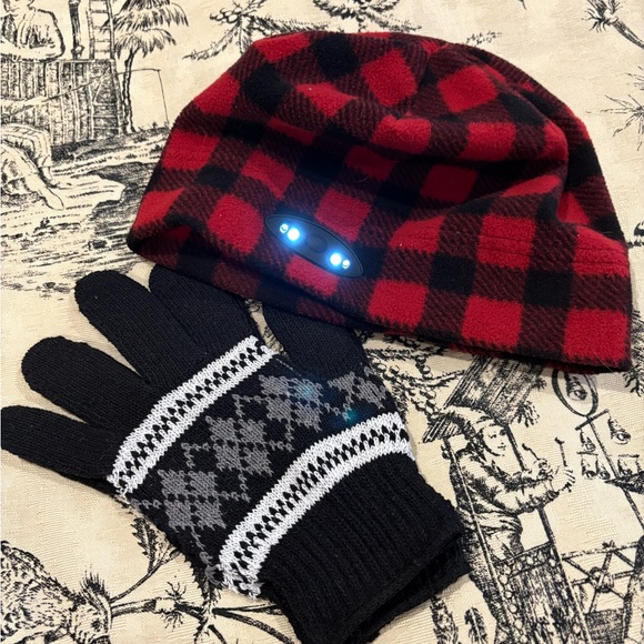 Lighted Power Cap & Knit gloves - Picture 1 of 2